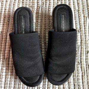 Steve Madden 90’s classic!